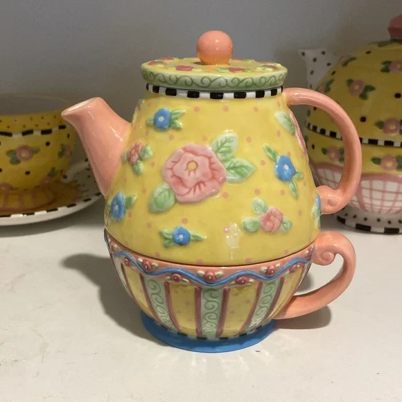 ME collectors teapots and teacup. - Picture 4 of 4